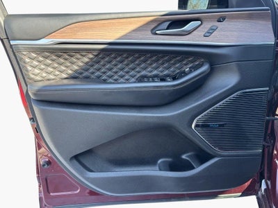 2022 Jeep Grand Cherokee Summit