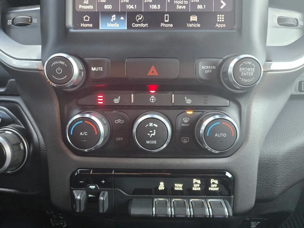 2022 RAM 1500 Big Horn Quad Cab 4x4 6'4' Box