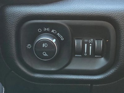 2020 RAM 1500 Laramie Crew Cab 4x4 5'7' Box