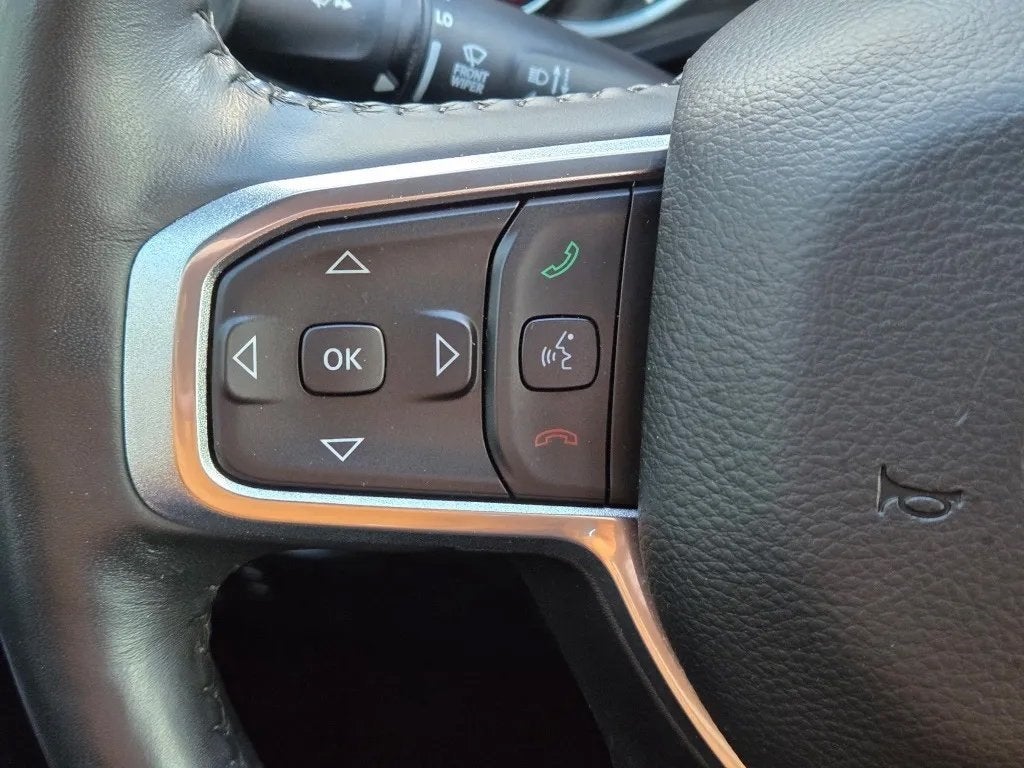 2020 RAM 1500 Laramie Crew Cab 4x4 5'7' Box