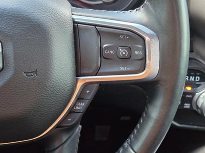 2020 RAM 1500 Laramie Crew Cab 4x4 5'7' Box