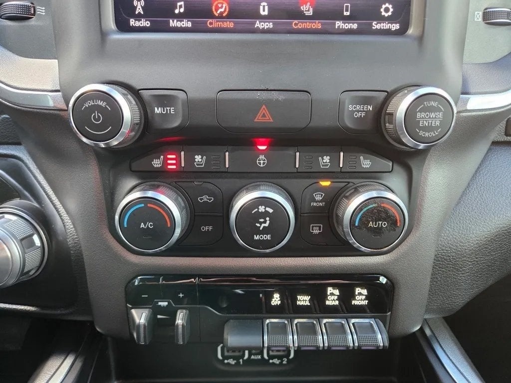 2020 RAM 1500 Laramie Crew Cab 4x4 5'7' Box