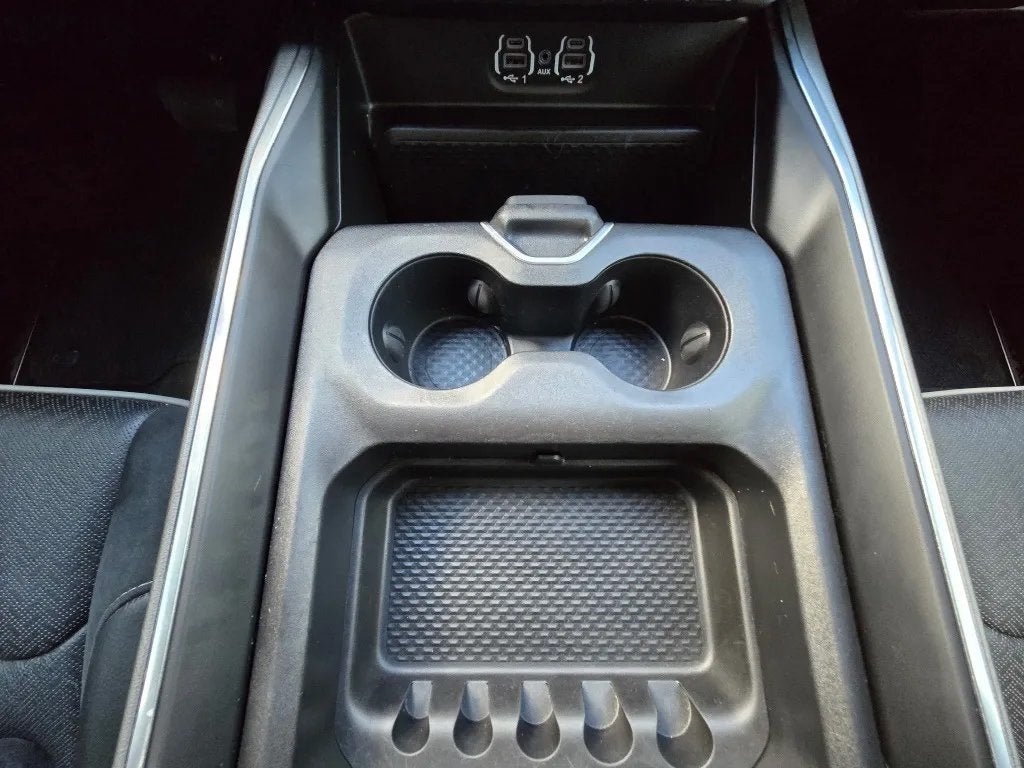 2020 RAM 1500 Laramie Crew Cab 4x4 5'7' Box