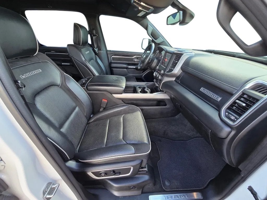 2020 RAM 1500 Laramie Crew Cab 4x4 5'7' Box