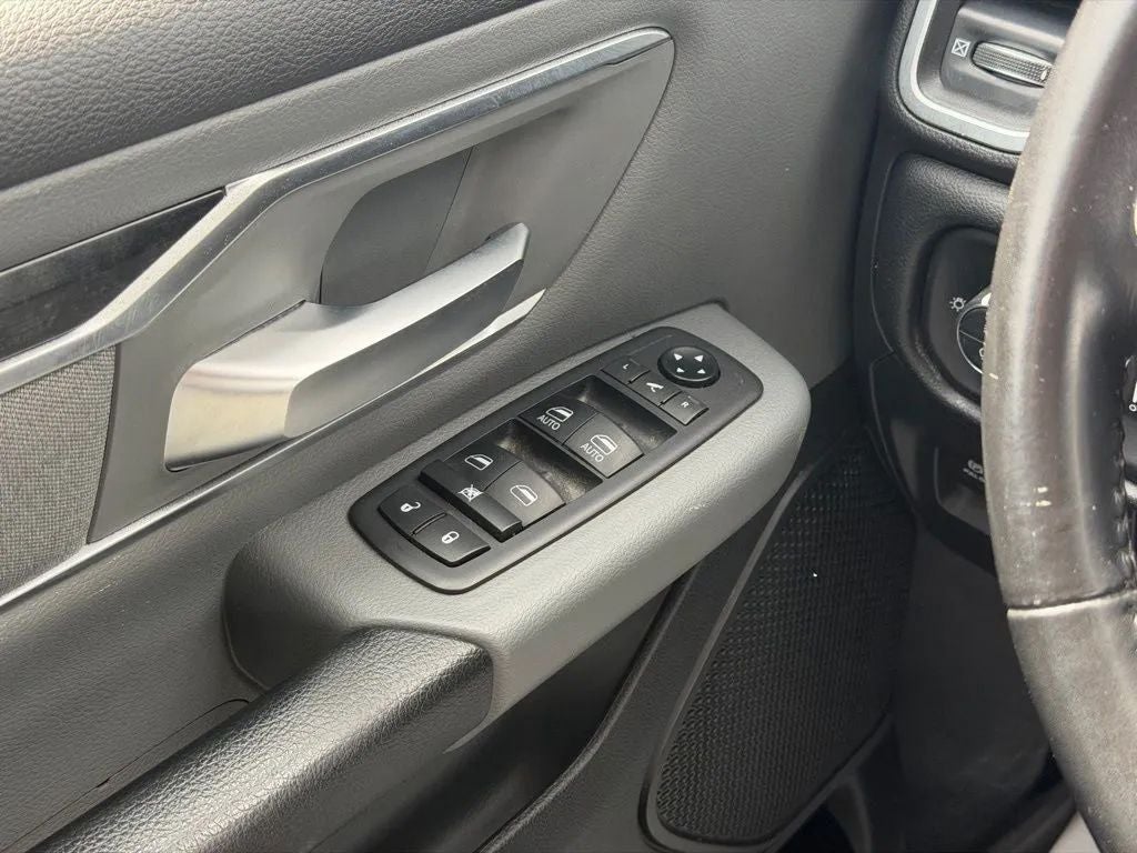 2019 RAM 1500 Big Horn/Lone Star Crew Cab 4x4 6'4' Box