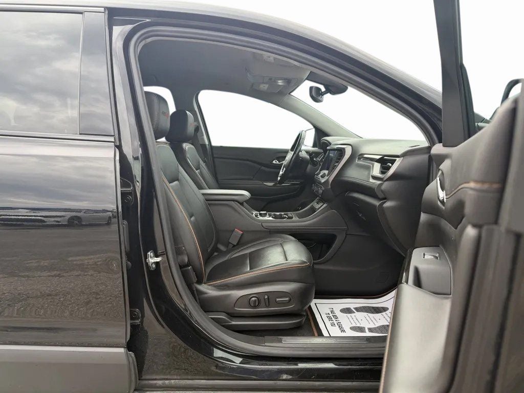 2022 GMC Acadia AWD AT4