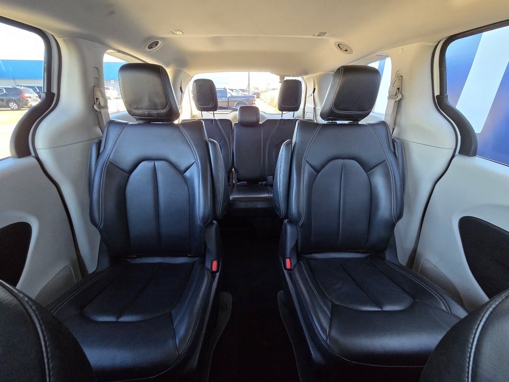 2024 Chrysler Pacifica Hybrid Select