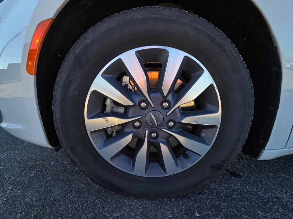 2024 Chrysler Pacifica Hybrid Select