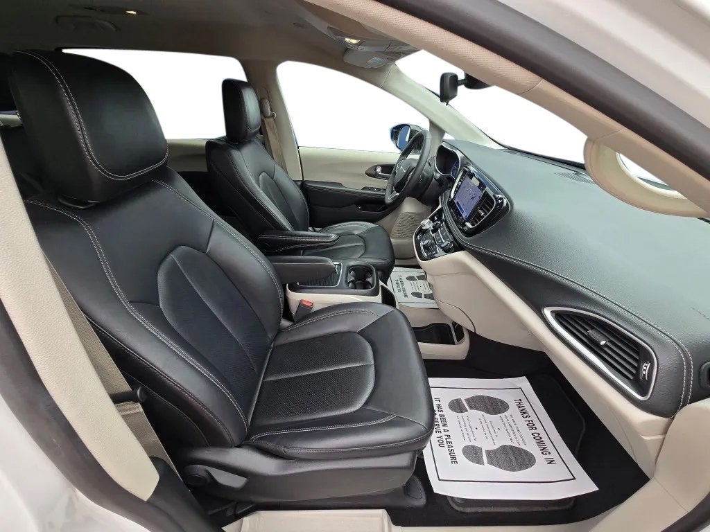 2024 Chrysler Pacifica Hybrid Select