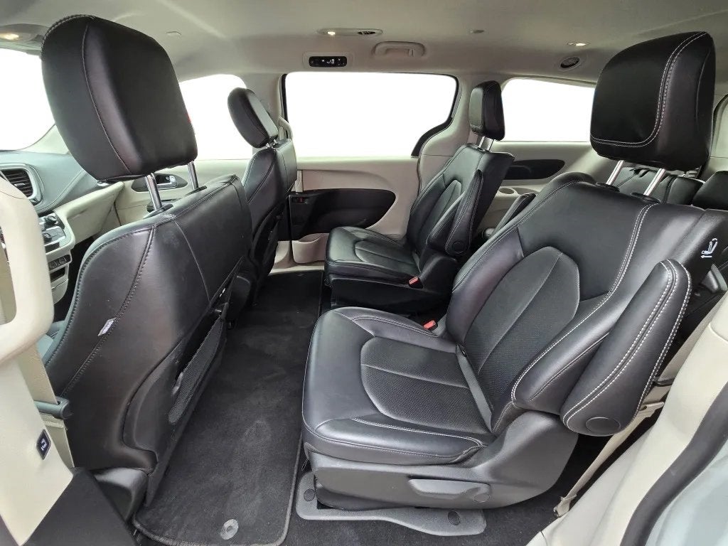 2024 Chrysler Pacifica Hybrid Select