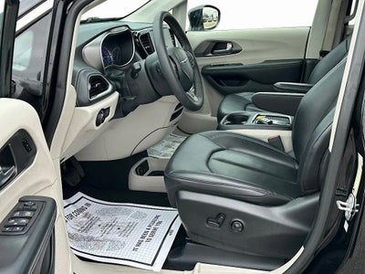 2024 Chrysler Pacifica Hybrid Select