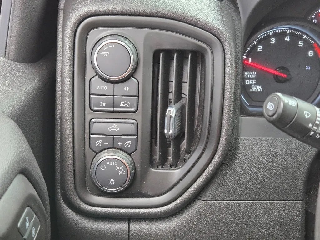 2023 Chevrolet Silverado 1500 4WD Crew Cab Short Bed Custom