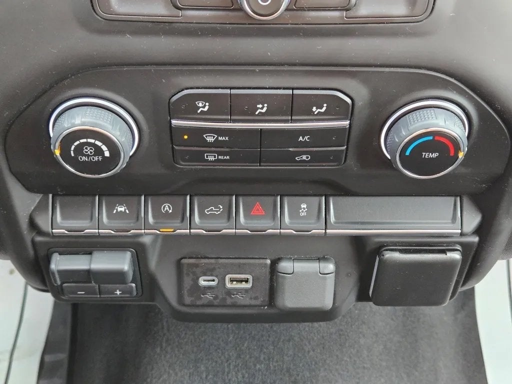 2023 Chevrolet Silverado 1500 4WD Crew Cab Short Bed Custom