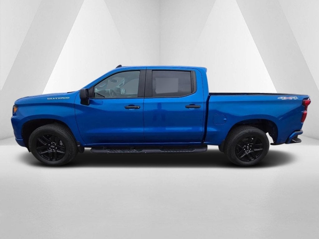 2023 Chevrolet Silverado 1500 4WD Crew Cab Short Bed Custom