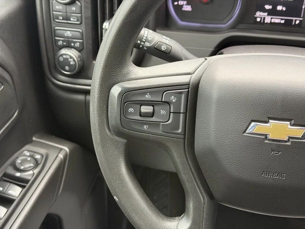 2023 Chevrolet Silverado 1500 4WD Crew Cab Short Bed Custom