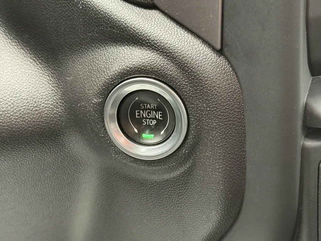 2023 Chevrolet Silverado 1500 4WD Crew Cab Short Bed Custom