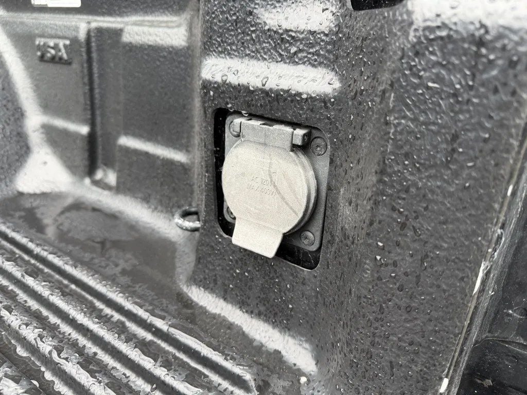 2023 Chevrolet Silverado 1500 4WD Crew Cab Short Bed Custom